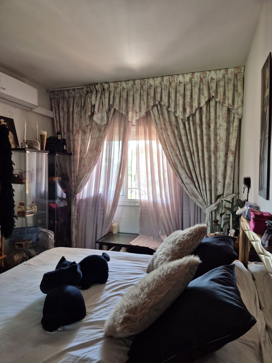 4 slaapkamer Huis te koop in Barcelona stad met zwembad - € 490.000 (Ref: 9988042)