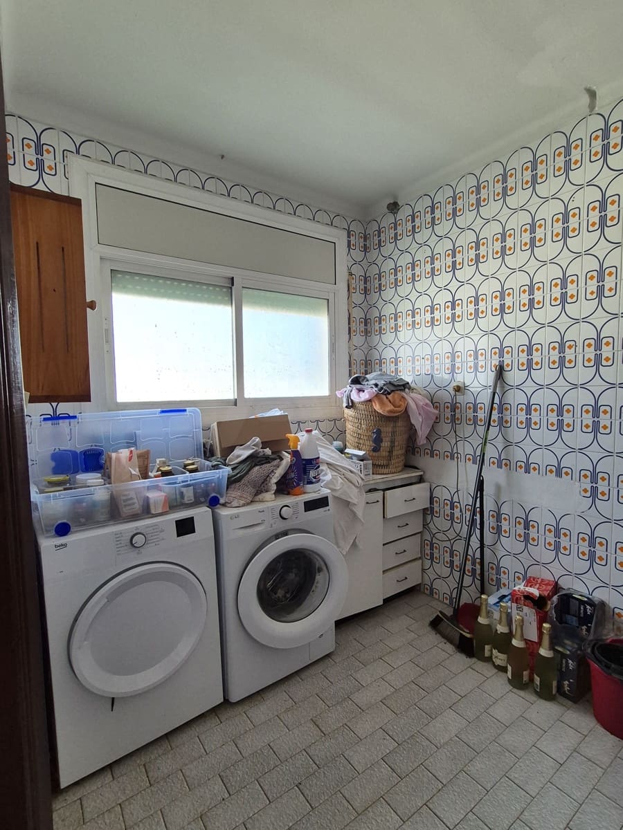4 slaapkamer Huis te koop in Barcelona stad met zwembad - € 490.000 (Ref: 9988042)