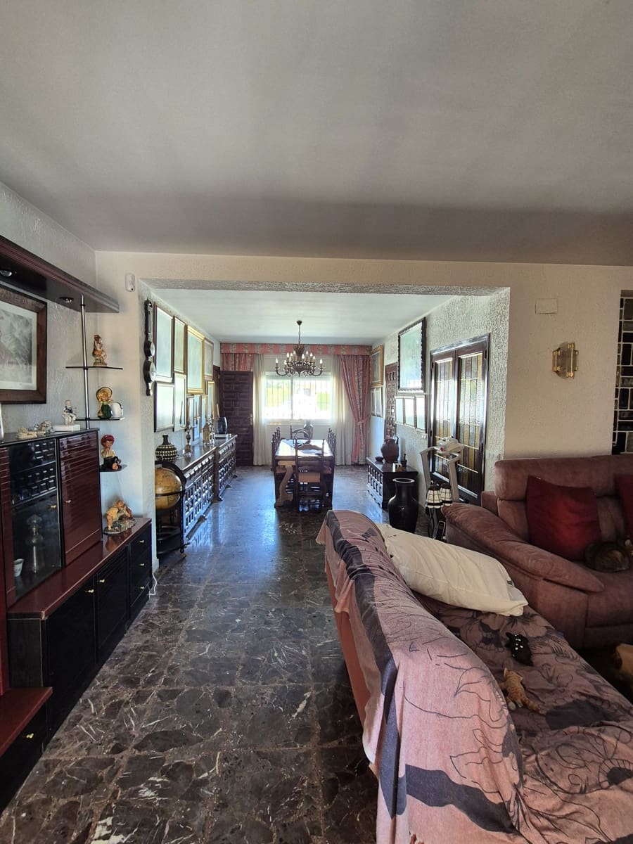 4 slaapkamer Huis te koop in Barcelona stad met zwembad - € 490.000 (Ref: 9988042)