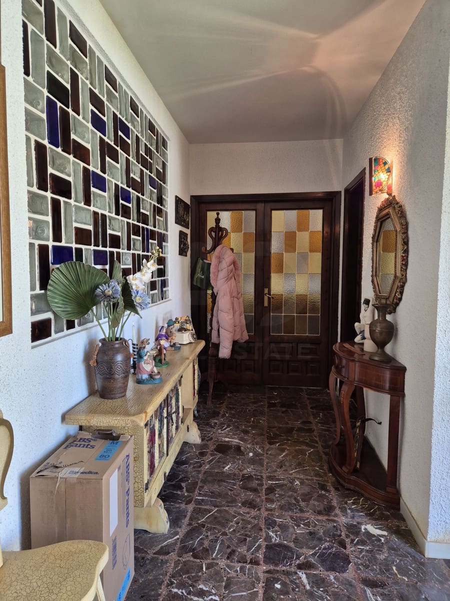 4 slaapkamer Huis te koop in Barcelona stad met zwembad - € 490.000 (Ref: 9988042)