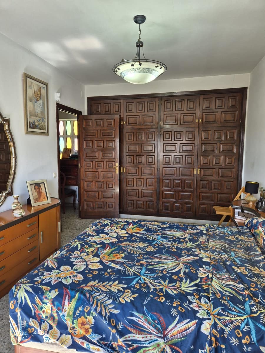 4 slaapkamer Huis te koop in Barcelona stad met zwembad - € 490.000 (Ref: 9988042)