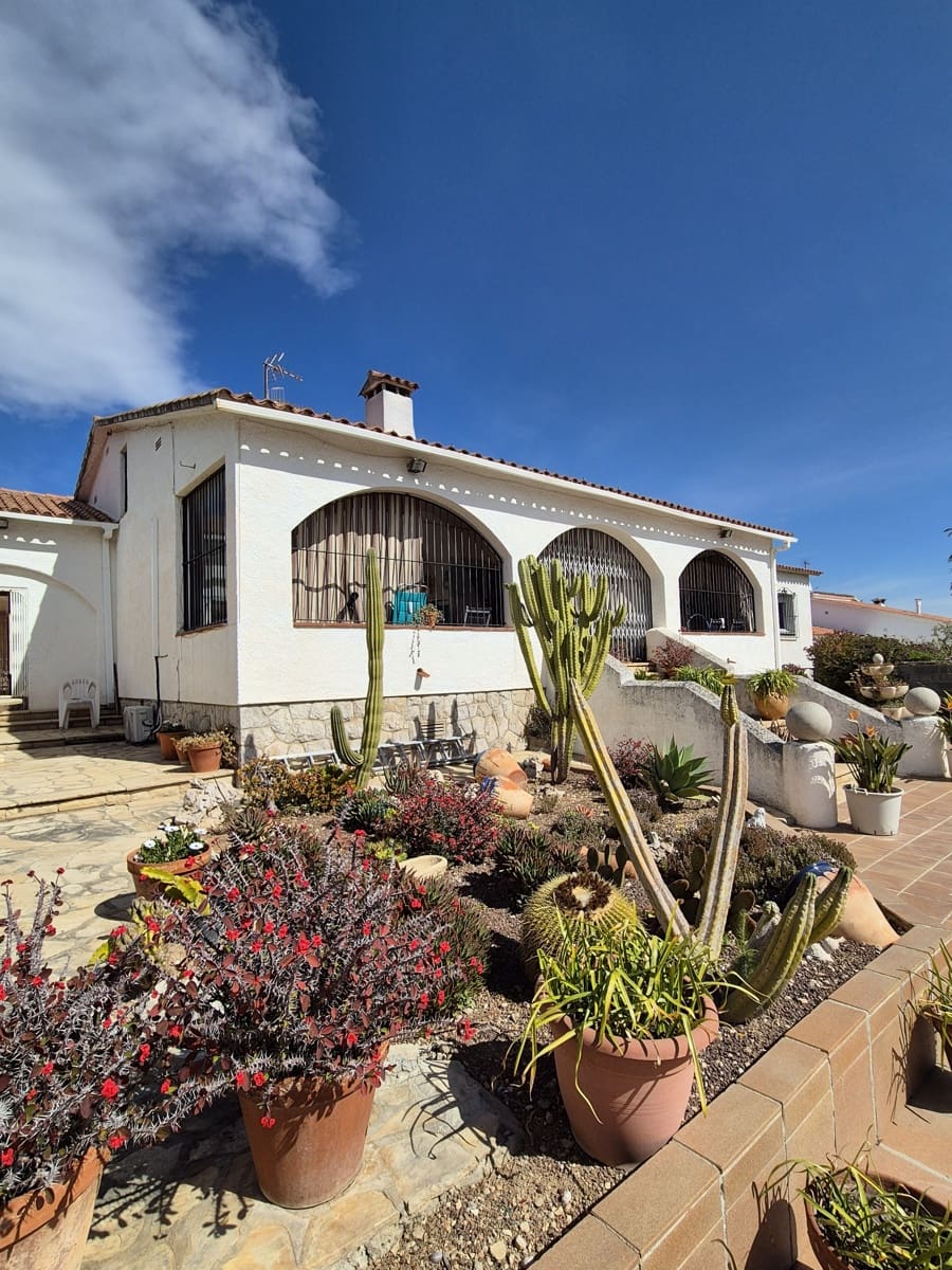 4 slaapkamer Huis te koop in Barcelona stad met zwembad - € 490.000 (Ref: 9988042)