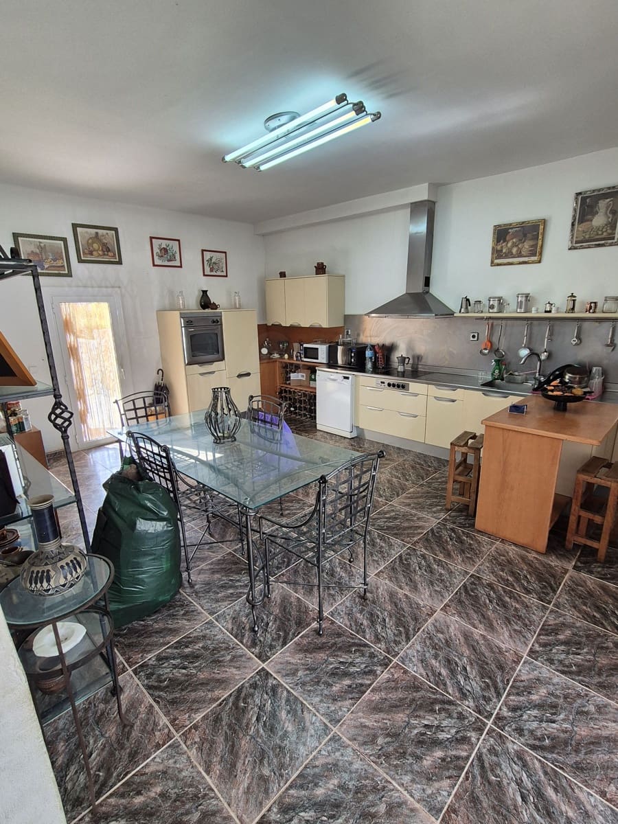 4 slaapkamer Huis te koop in Barcelona stad met zwembad - € 490.000 (Ref: 9988042)