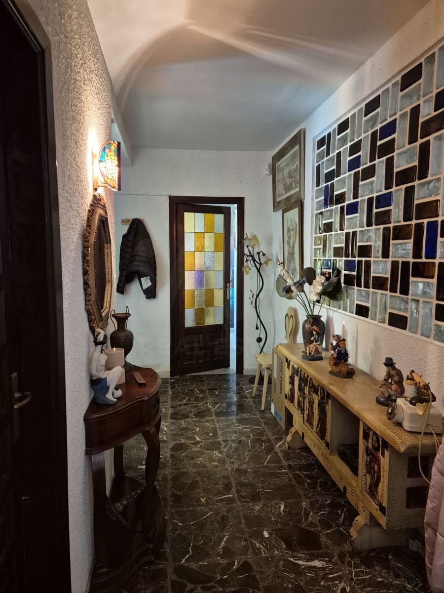4 slaapkamer Huis te koop in Barcelona stad met zwembad - € 490.000 (Ref: 9988042)