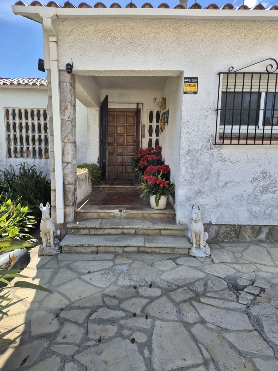 4 slaapkamer Huis te koop in Barcelona stad met zwembad - € 490.000 (Ref: 9988042)
