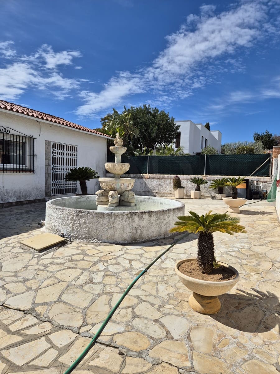 4 slaapkamer Huis te koop in Barcelona stad met zwembad - € 490.000 (Ref: 9988042)