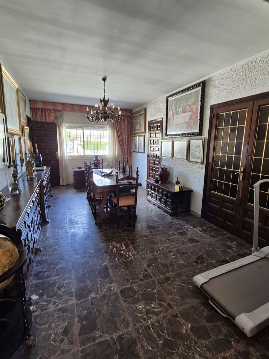 4 slaapkamer Huis te koop in Barcelona stad met zwembad - € 490.000 (Ref: 9988042)