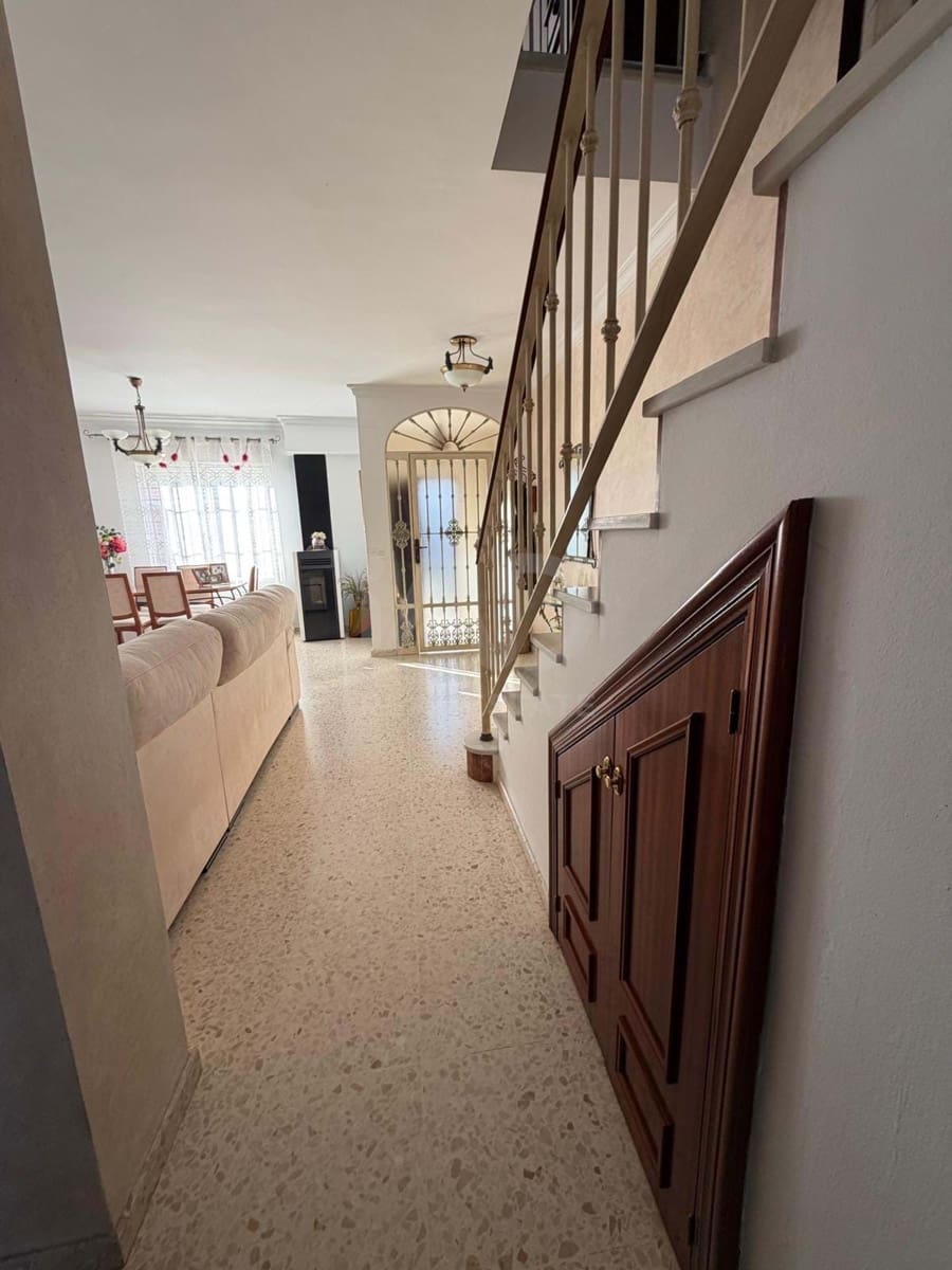 4 slaapkamer Rijtjeshuis te koop in Huelva stad met garage - € 214.990 (Ref: 9988043)
