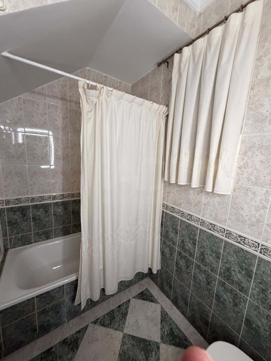 4 slaapkamer Rijtjeshuis te koop in Huelva stad met garage - € 214.990 (Ref: 9988043)