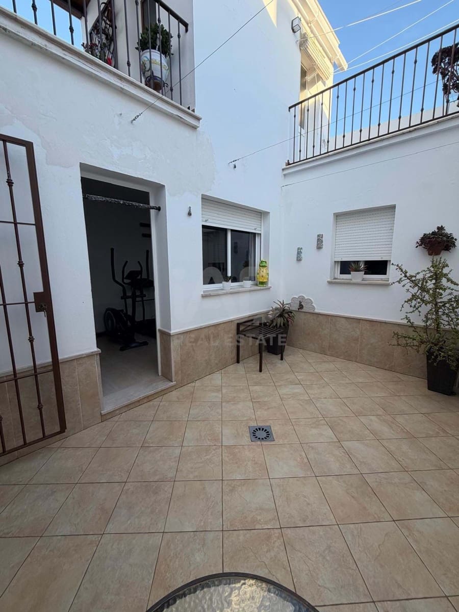 4 slaapkamer Rijtjeshuis te koop in Huelva stad met garage - € 214.990 (Ref: 9988043)
