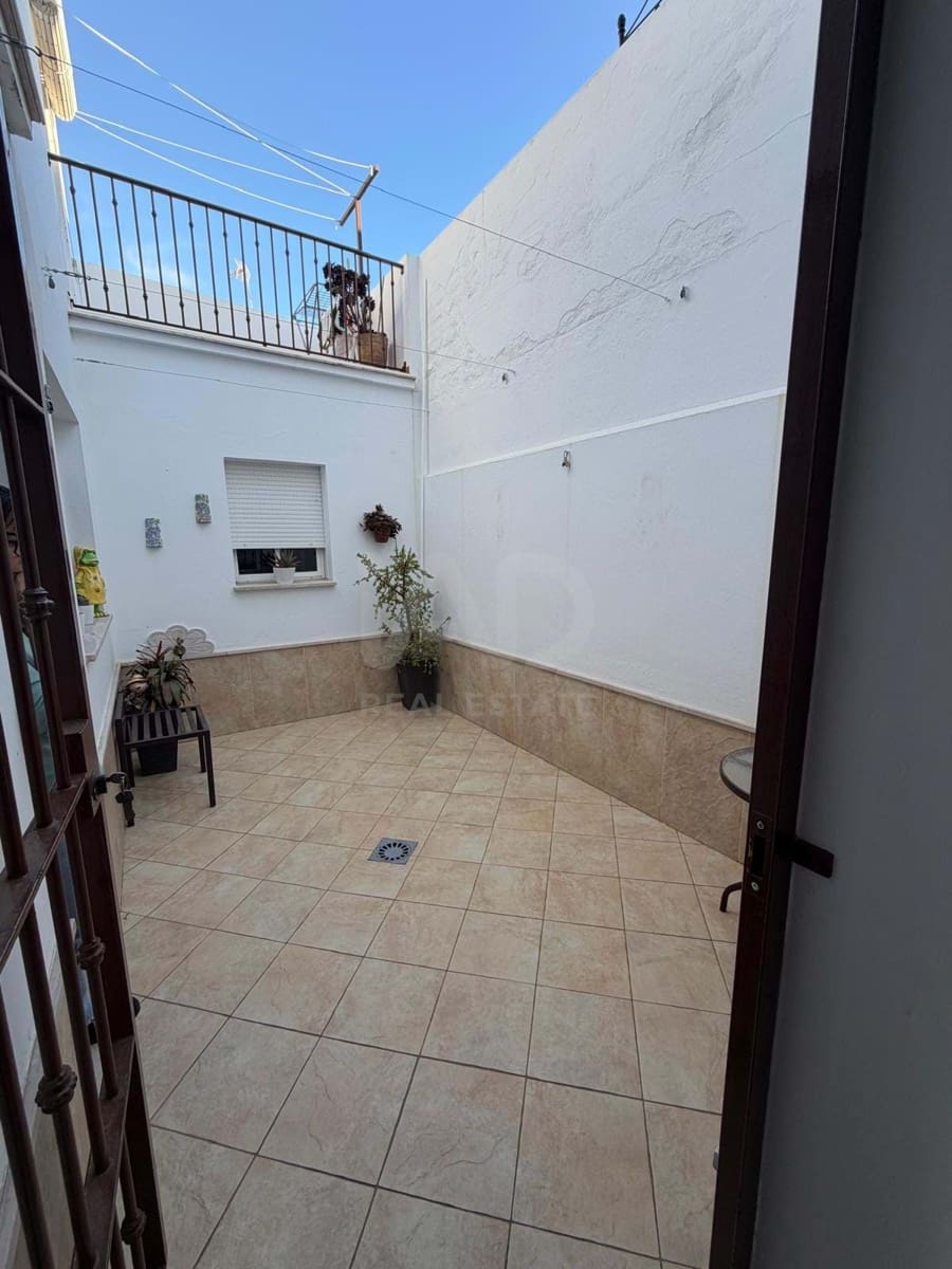 4 slaapkamer Rijtjeshuis te koop in Huelva stad met garage - € 214.990 (Ref: 9988043)