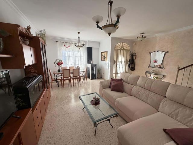 4 soverom Rekkehus til salgs i Huelva by med garasje - € 214 990 (Ref: 9988043)