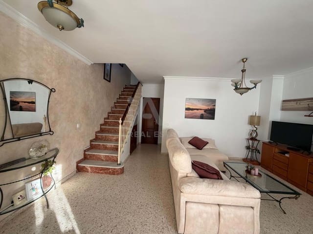 4 soverom Rekkehus til salgs i Huelva by med garasje - € 214 990 (Ref: 9988043)