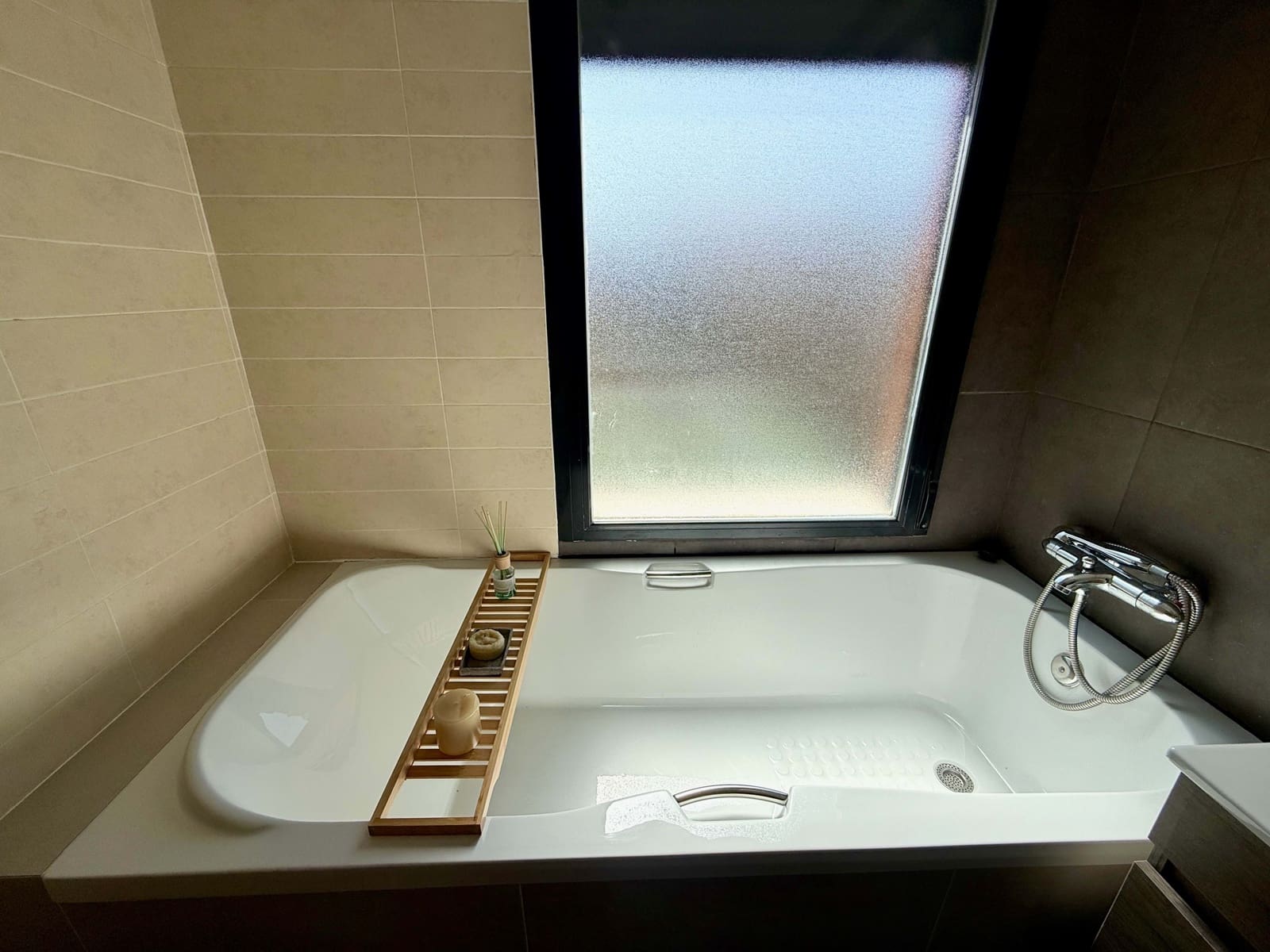 4 sypialnia Dom na sprzedaż w Miasto Guadalajara z basenem garażem - 420 000 € (Ref: 9988045)