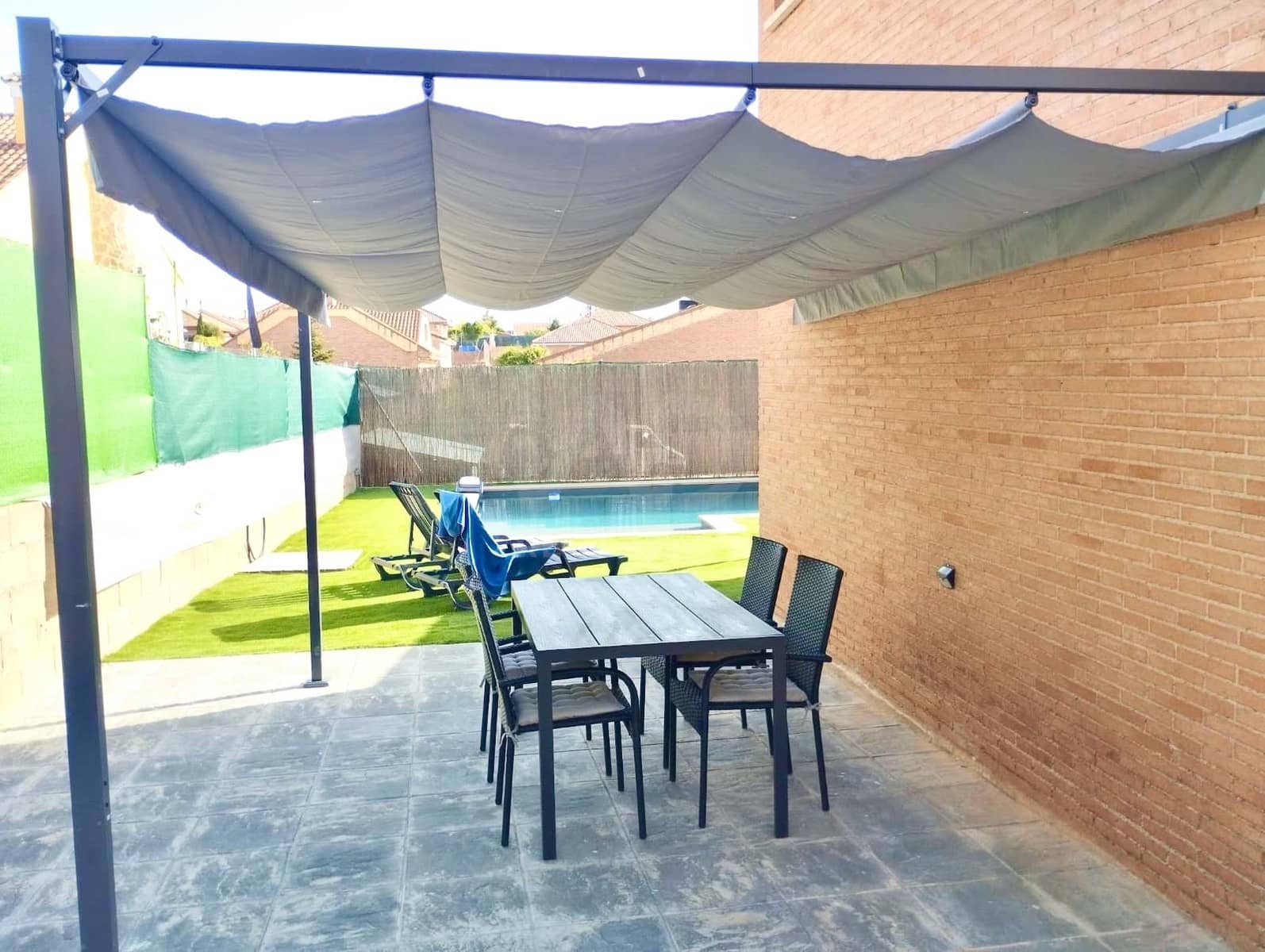 4 sypialnia Dom na sprzedaż w Miasto Guadalajara z basenem garażem - 420 000 € (Ref: 9988045)