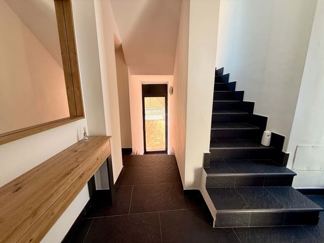 4 camera da letto Casa in vendita in Guadalajara città con piscina garage - 420.000 € (Rif: 9988045)