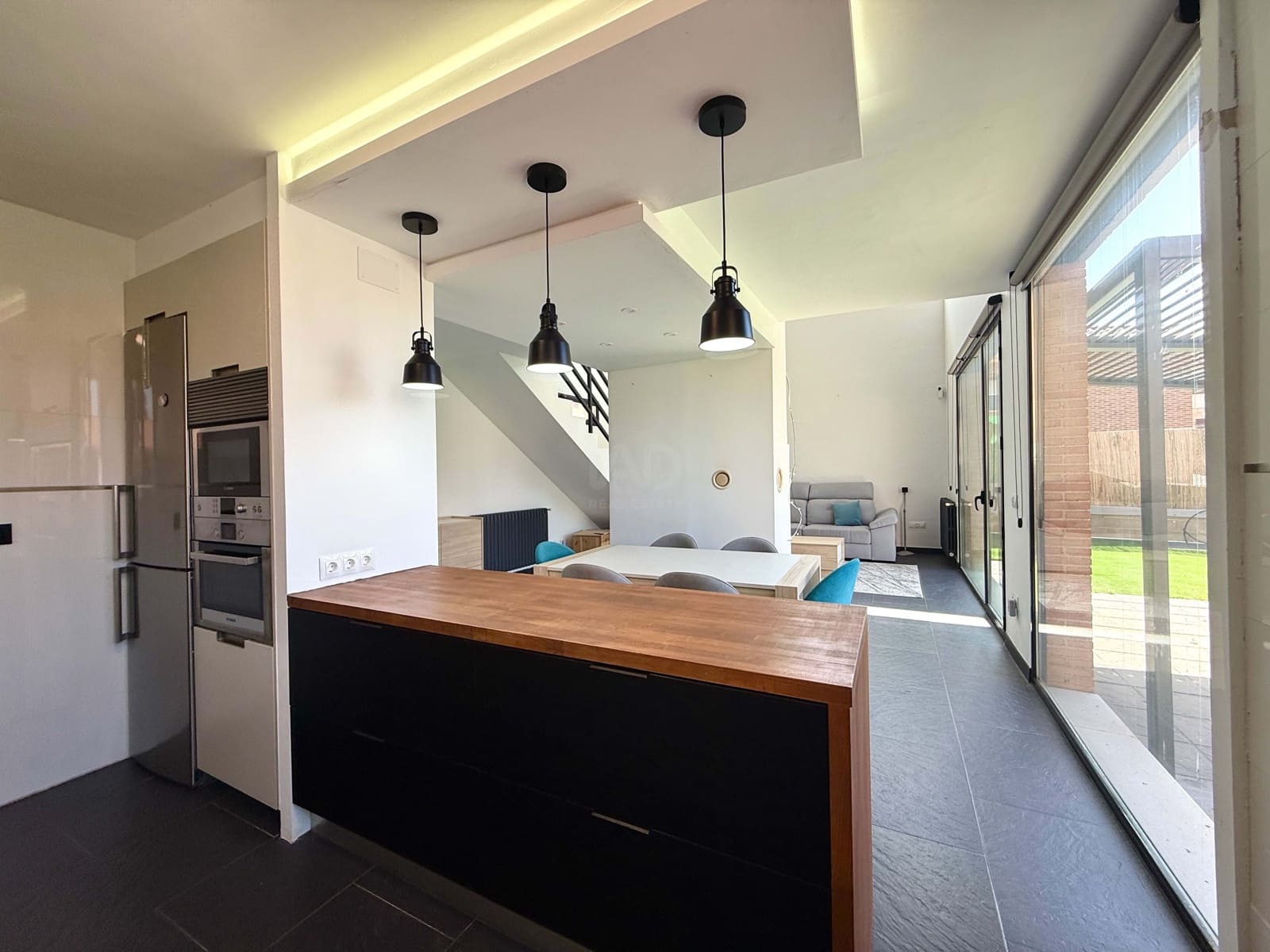 4 sypialnia Dom na sprzedaż w Miasto Guadalajara z basenem garażem - 420 000 € (Ref: 9988045)