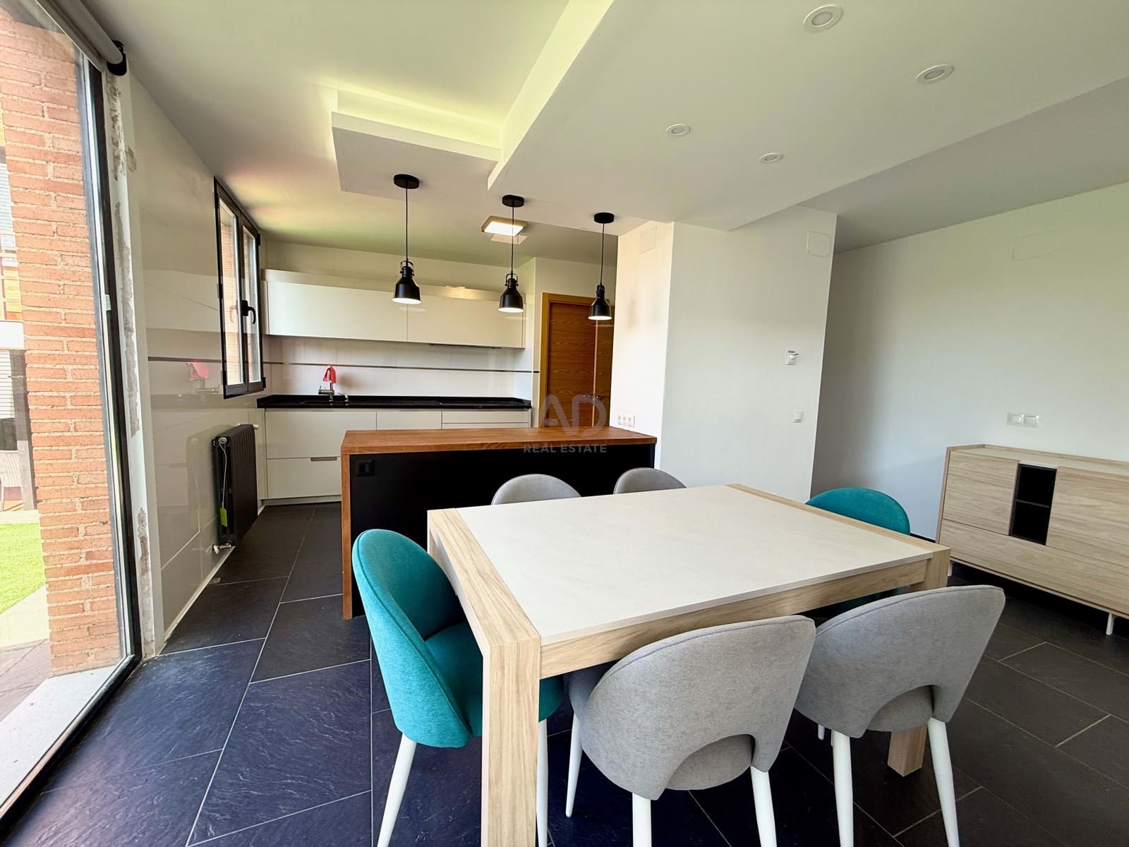 4 sypialnia Dom na sprzedaż w Miasto Guadalajara z basenem garażem - 420 000 € (Ref: 9988045)