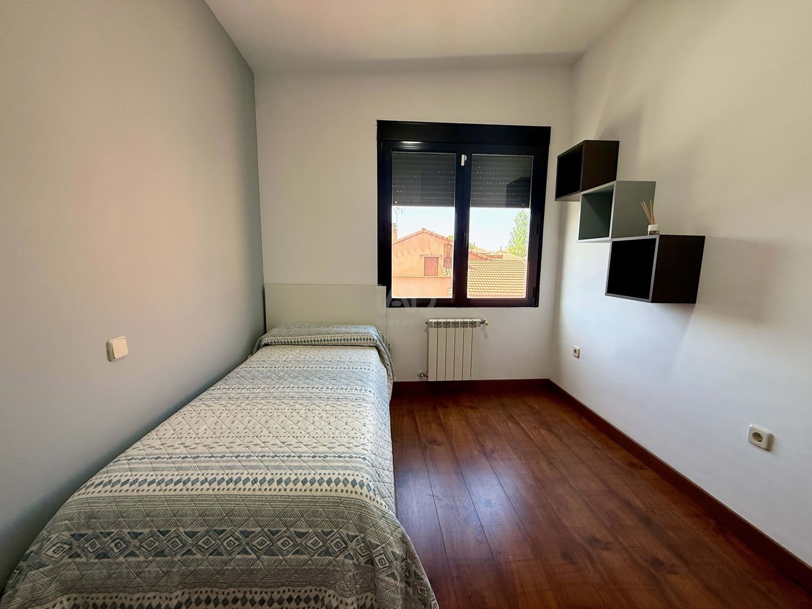4 sypialnia Dom na sprzedaż w Miasto Guadalajara z basenem garażem - 420 000 € (Ref: 9988045)