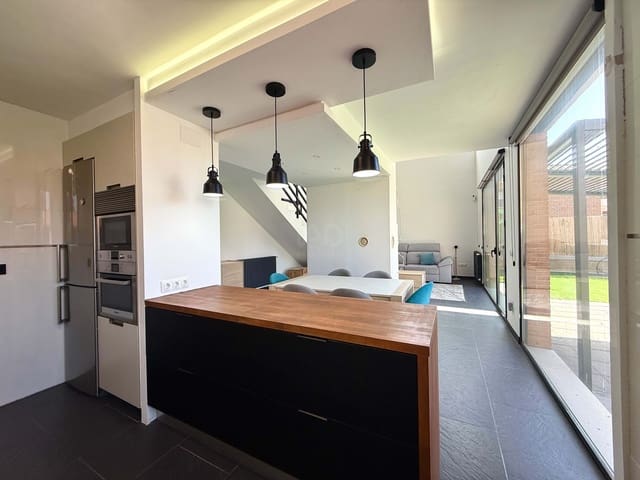 4 camera da letto Casa in vendita in Guadalajara città con piscina garage - 420.000 € (Rif: 9988045)