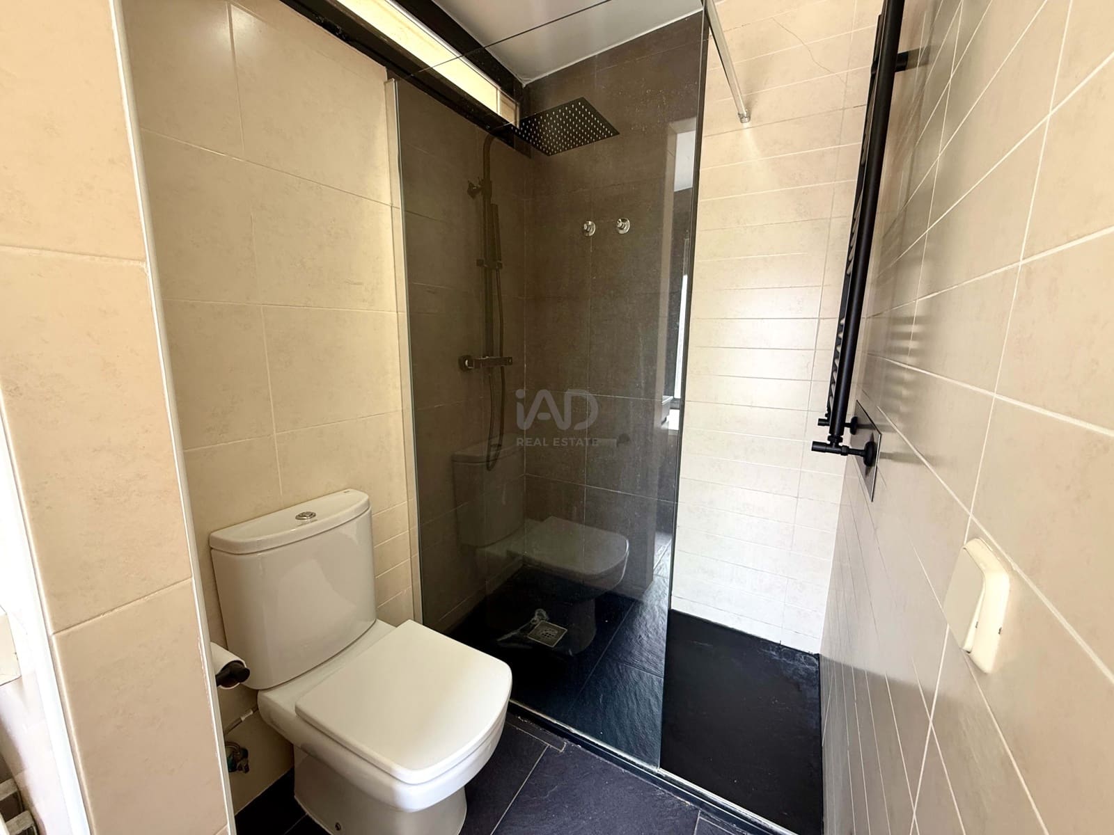 4 sypialnia Dom na sprzedaż w Miasto Guadalajara z basenem garażem - 420 000 € (Ref: 9988045)