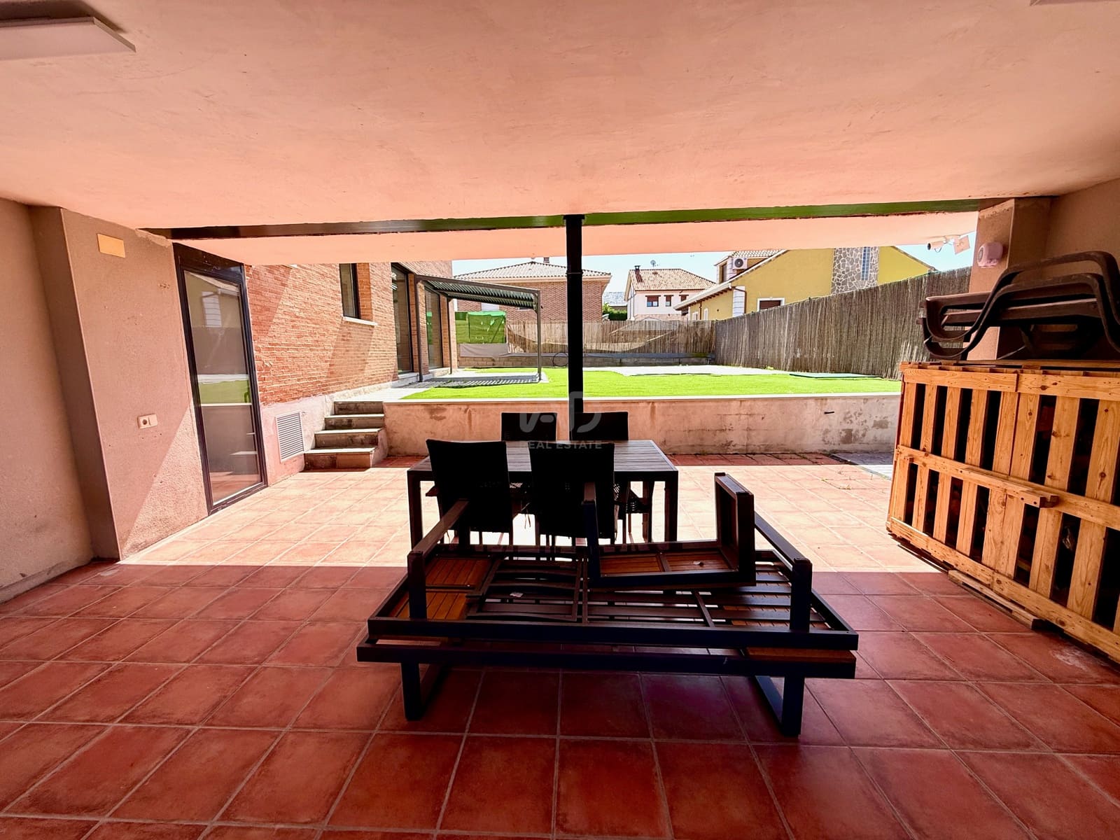 4 sypialnia Dom na sprzedaż w Miasto Guadalajara z basenem garażem - 420 000 € (Ref: 9988045)