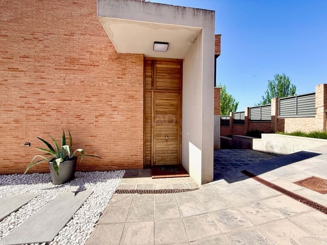 4 camera da letto Casa in vendita in Guadalajara città con piscina garage - 420.000 € (Rif: 9988045)
