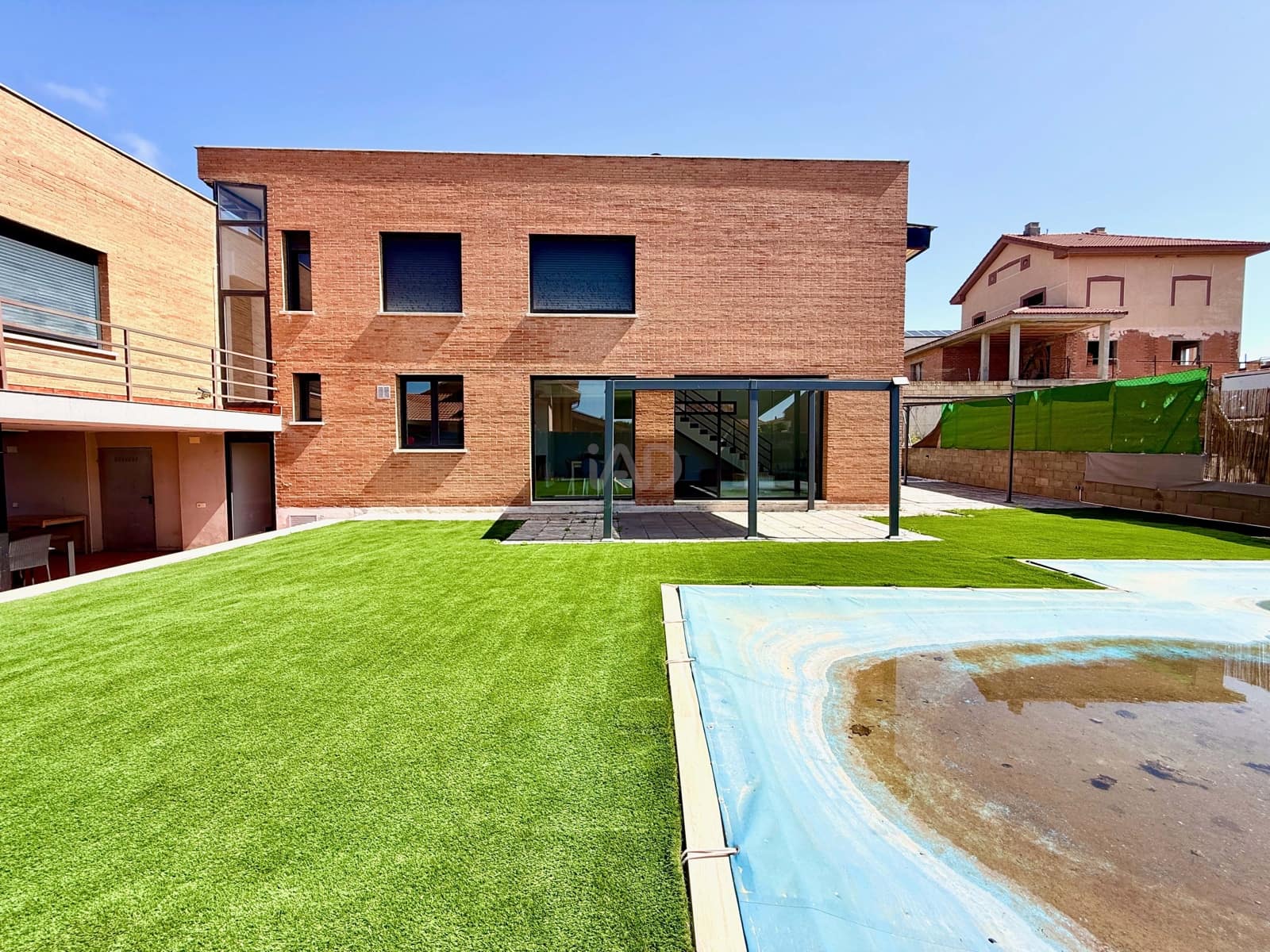 4 sypialnia Dom na sprzedaż w Miasto Guadalajara z basenem garażem - 420 000 € (Ref: 9988045)