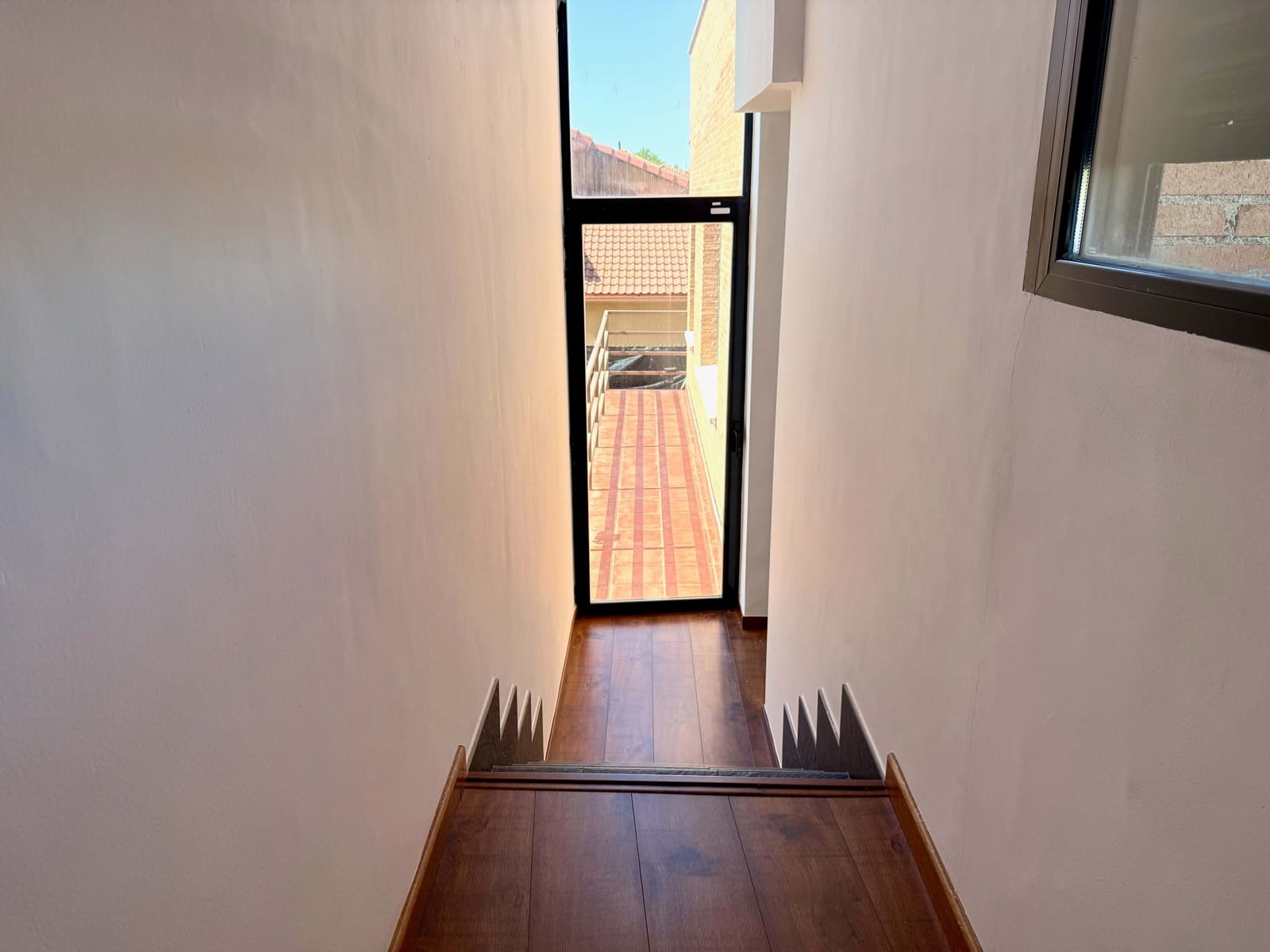 4 sypialnia Dom na sprzedaż w Miasto Guadalajara z basenem garażem - 420 000 € (Ref: 9988045)