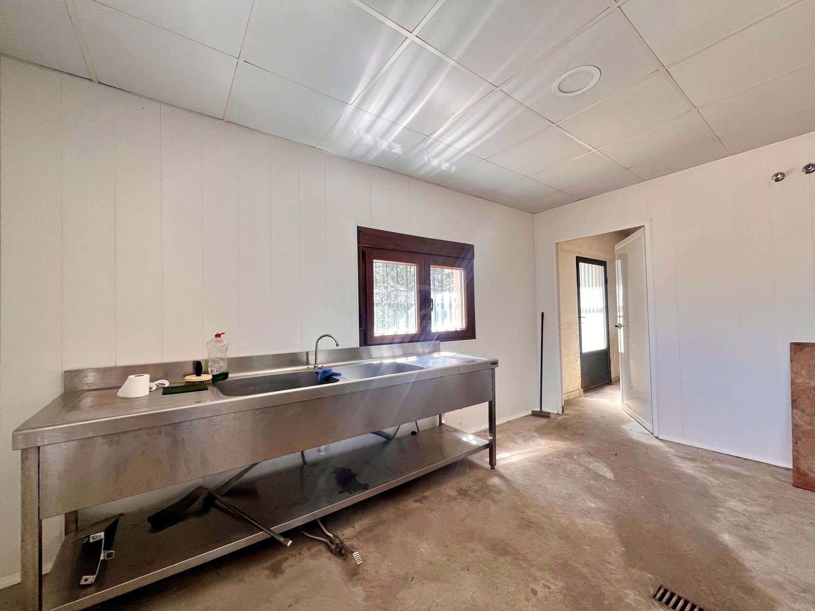 Erhverv til salg i Salamanca by - € 80.000 (Ref: 9988051)