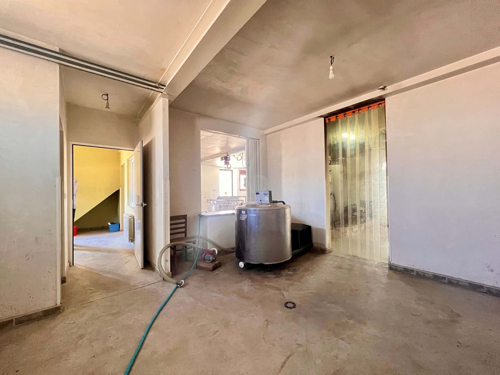 Erhverv til salg i Salamanca by - € 80.000 (Ref: 9988051)
