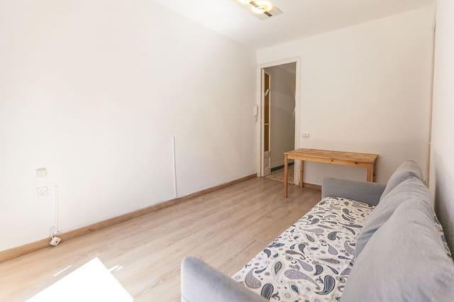 4 bedroom Apartment for sale in La Nova Esquerra de L'Eixample, Barcelona city - € 398,000 (Ref: 9988053)