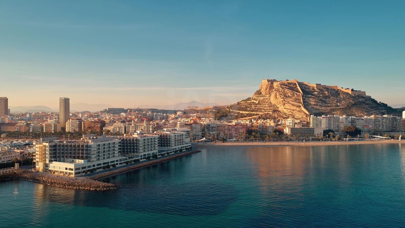 5 makuuhuone Kattohuoneisto myytävänä paikassa Alicante kaupunki - 1 125 000 € (Ref: 9988054)