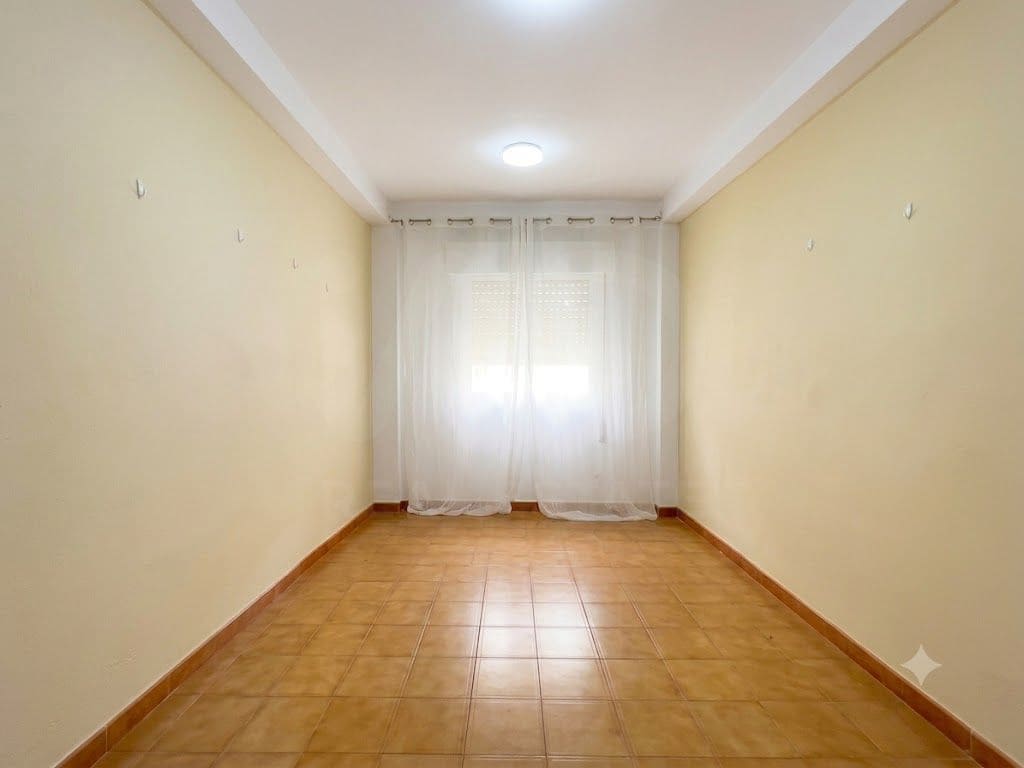 3 sovrum Lägenhet till salu i Malaga stad med garage - 253 000 € (Ref: 9988057)