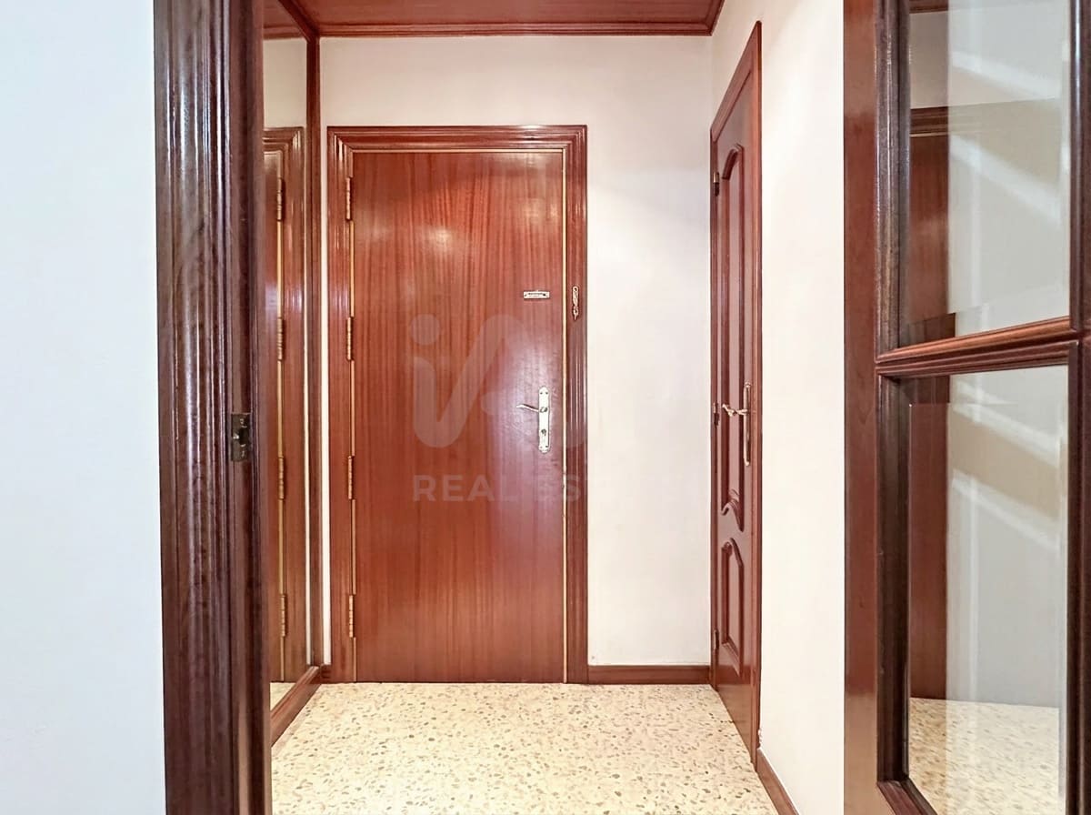 3 soveværelse Lejlighed til salg i Barcelona by - € 265.000 (Ref: 9988058)