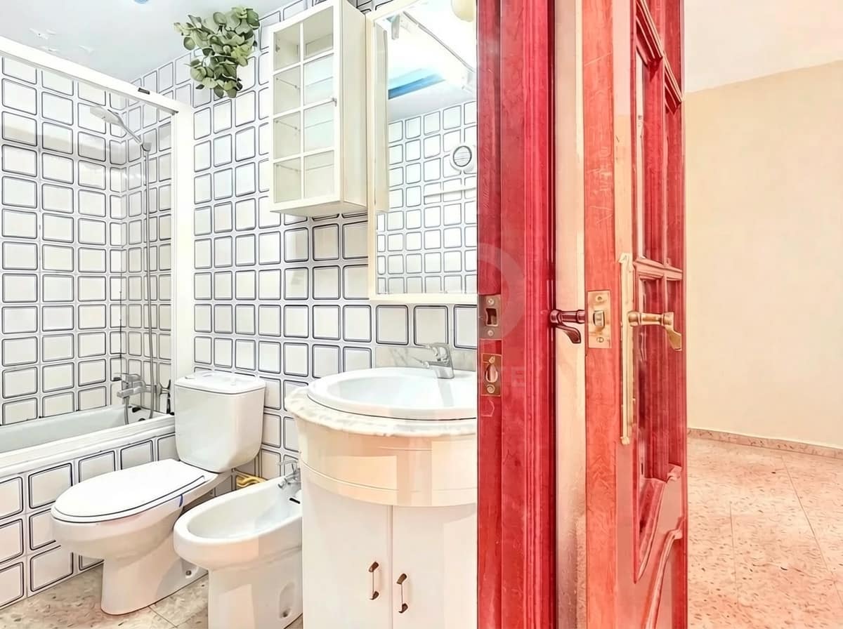 3 soveværelse Lejlighed til salg i Barcelona by - € 265.000 (Ref: 9988058)