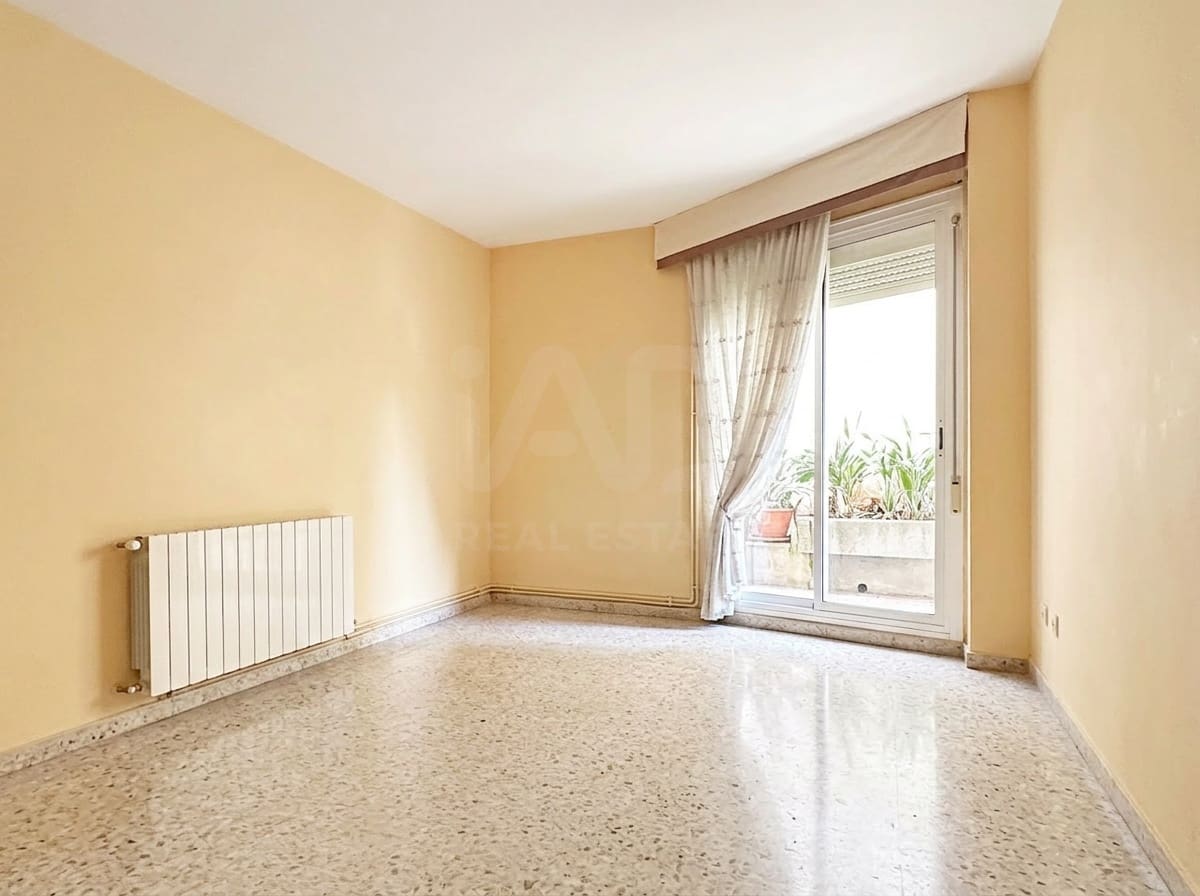3 soveværelse Lejlighed til salg i Barcelona by - € 265.000 (Ref: 9988058)