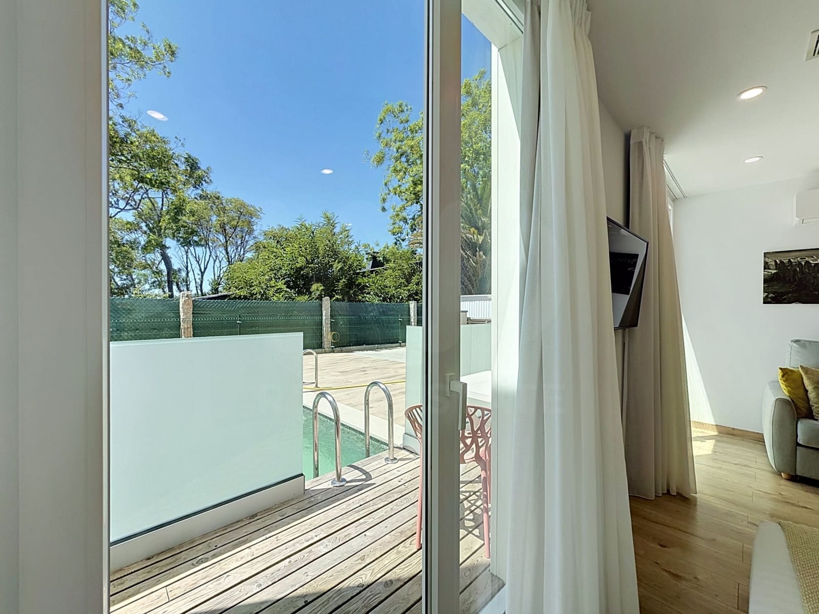 Commercieel te koop in Pontevedra stad met zwembad - € 1.250.000 (Ref: 9988062)