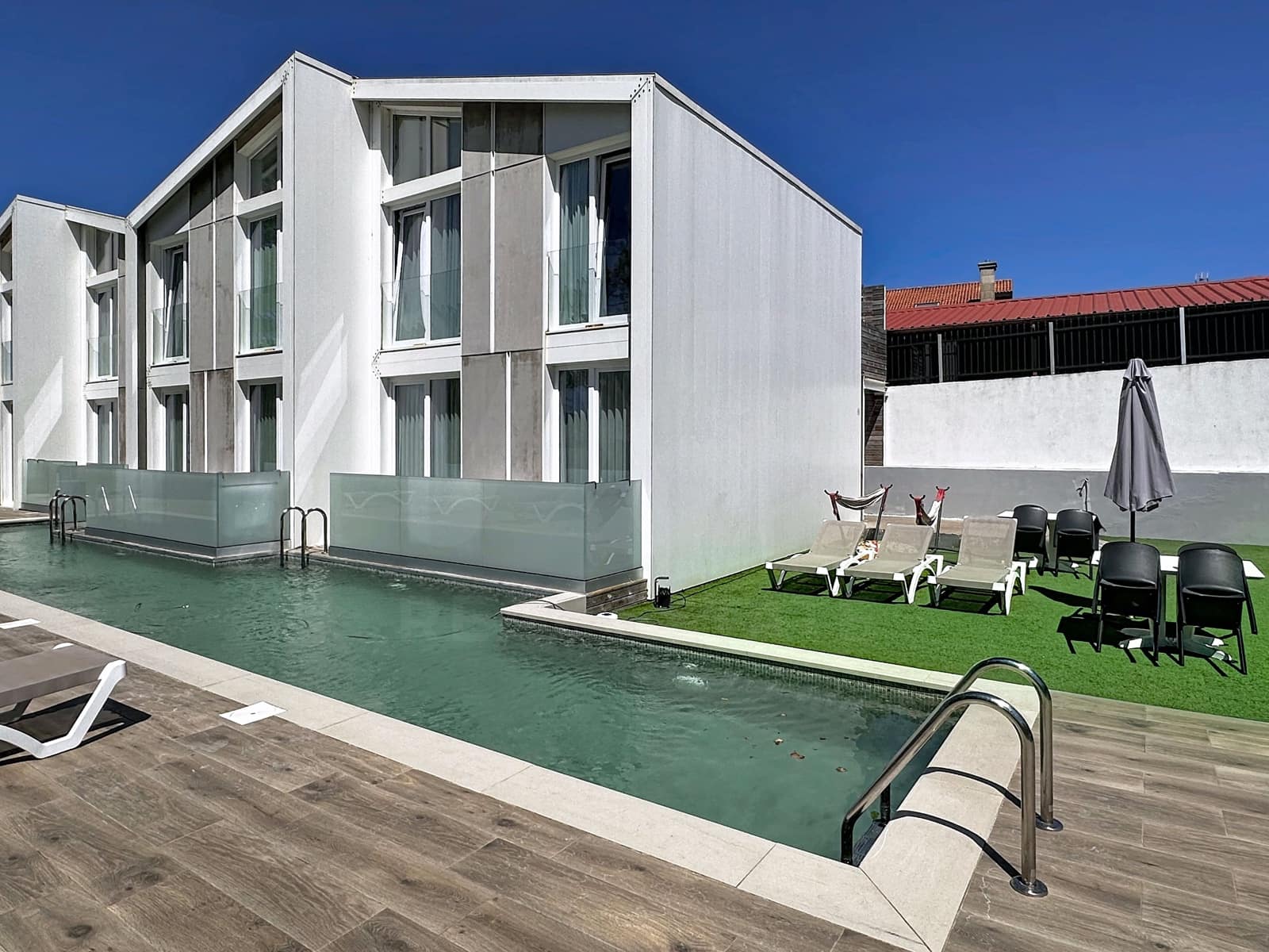 Commercieel te koop in Pontevedra stad met zwembad - € 1.250.000 (Ref: 9988062)