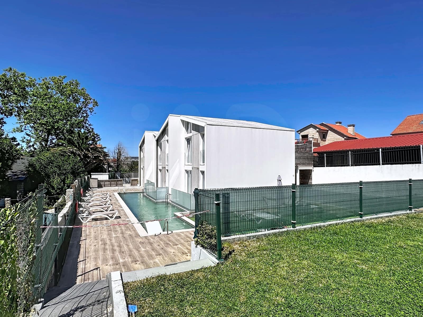 Commercieel te koop in Pontevedra stad met zwembad - € 1.250.000 (Ref: 9988062)