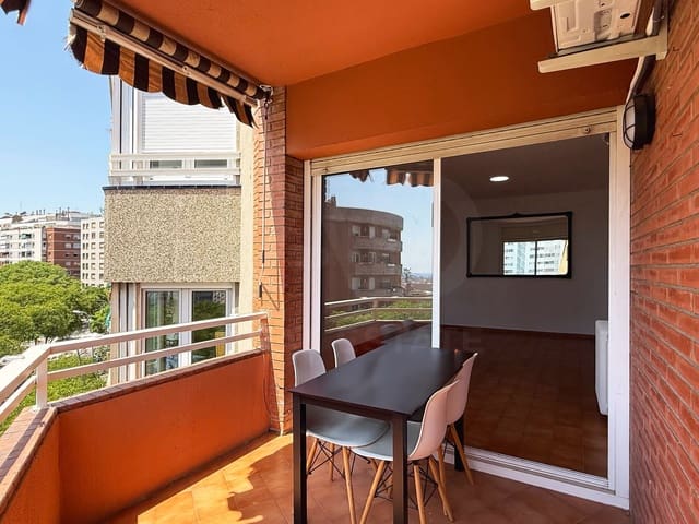 3 soveværelse Penthouse til salg i El Guinardó, Barcelona by - € 585.000 (Ref: 9988070)