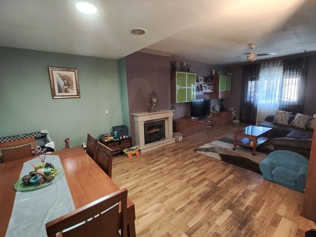 4 slaapkamer Huis te koop in Salamanca stad met zwembad garage - € 275.000 (Ref: 9988071)