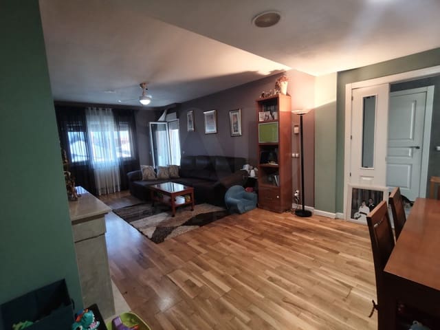 4 slaapkamer Huis te koop in Salamanca stad met zwembad garage - € 275.000 (Ref: 9988071)