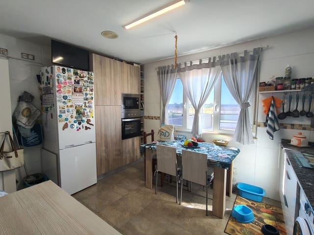 4 slaapkamer Huis te koop in Salamanca stad met zwembad garage - € 275.000 (Ref: 9988071)