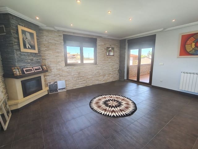 4 slaapkamer Huis te koop in Salamanca stad met zwembad garage - € 350.000 (Ref: 9988079)