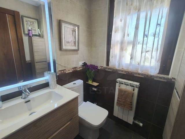 4 slaapkamer Huis te koop in Salamanca stad met zwembad garage - € 350.000 (Ref: 9988079)