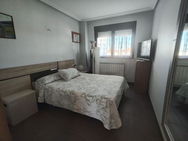 4 slaapkamer Huis te koop in Salamanca stad met zwembad garage - € 350.000 (Ref: 9988079)