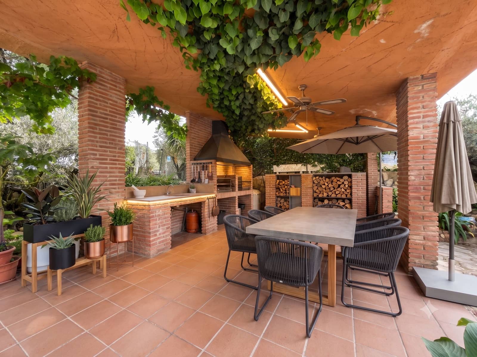 4 slaapkamer Huis te koop in Barcelona stad met zwembad - € 715.500 (Ref: 9988080)
