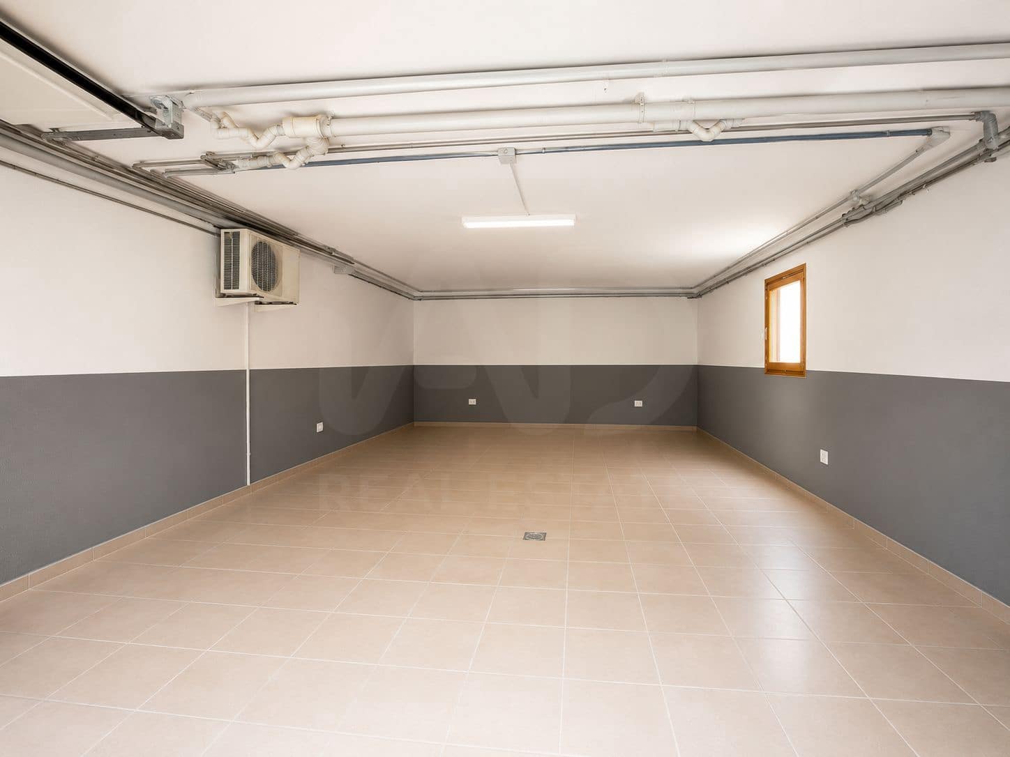4 bedroom Townhouse for sale in Terrassa with pool - € 715,500 (Ref: 9988080)