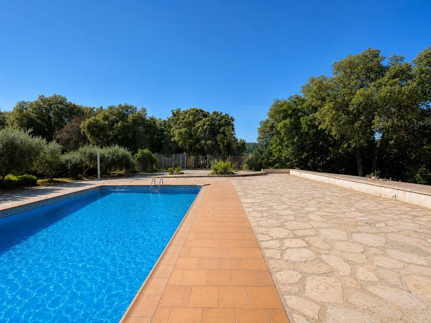 4 bedroom Townhouse for sale in Terrassa with pool - € 715,500 (Ref: 9988080)